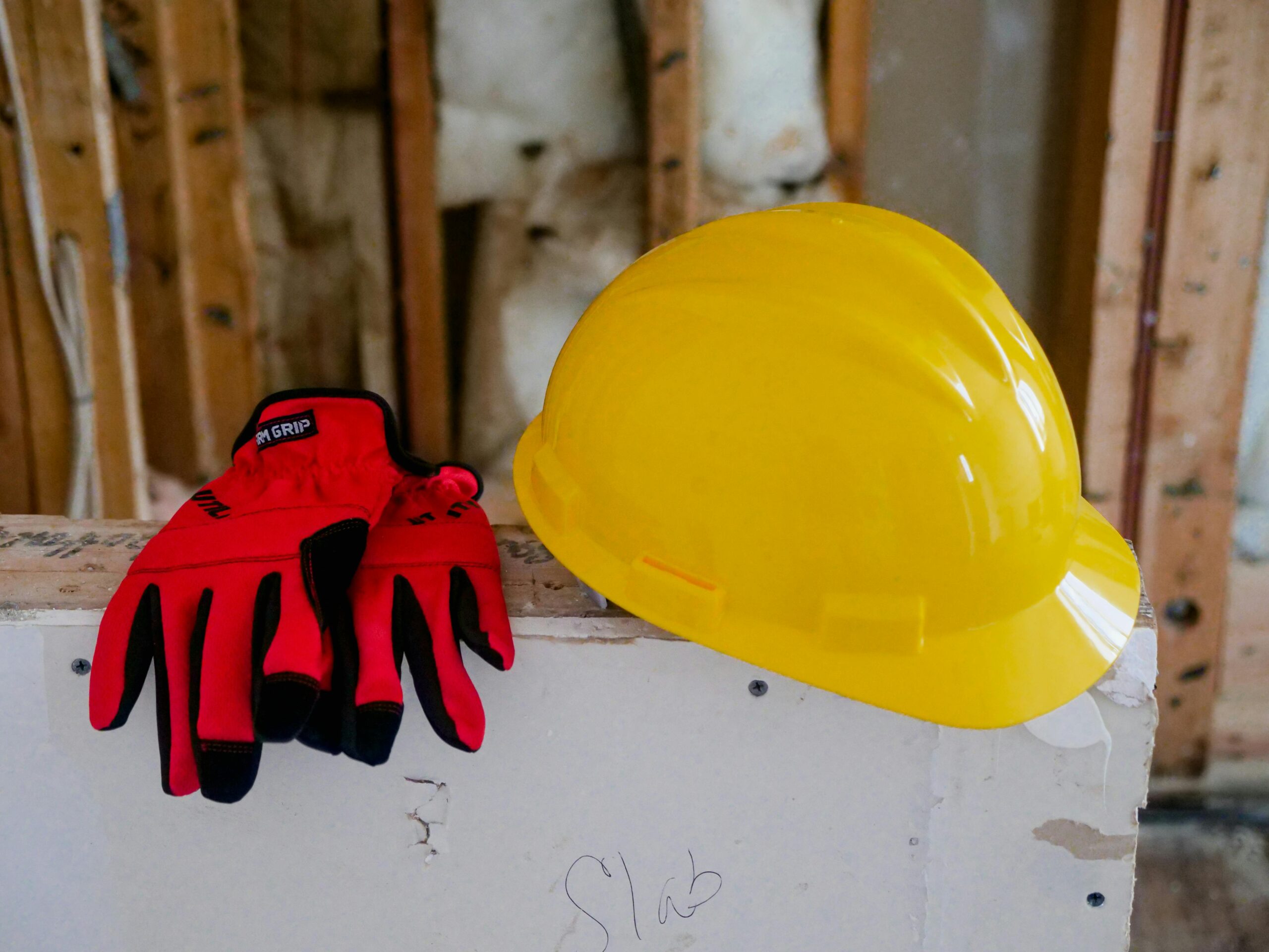 hardhat and gloves<br />
